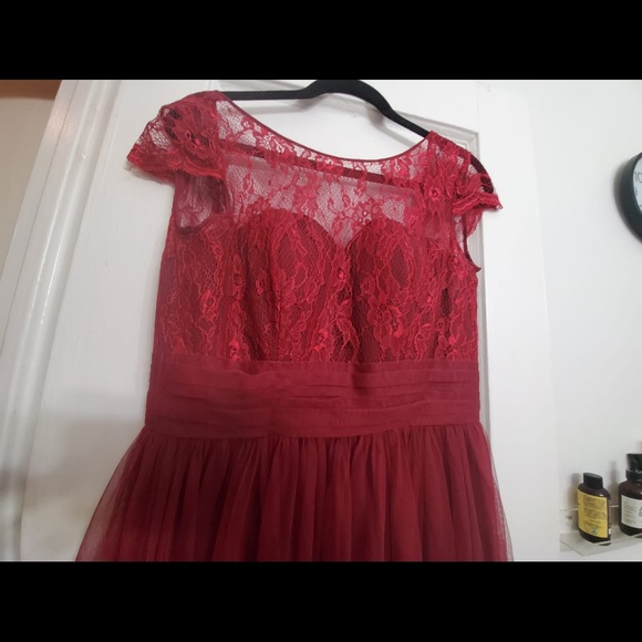 Beautiful Burgundy gown, never worn. - Picture 3 of 5